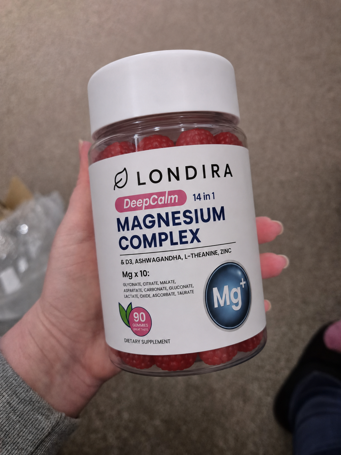 Customer holding Londira magnesium gummies