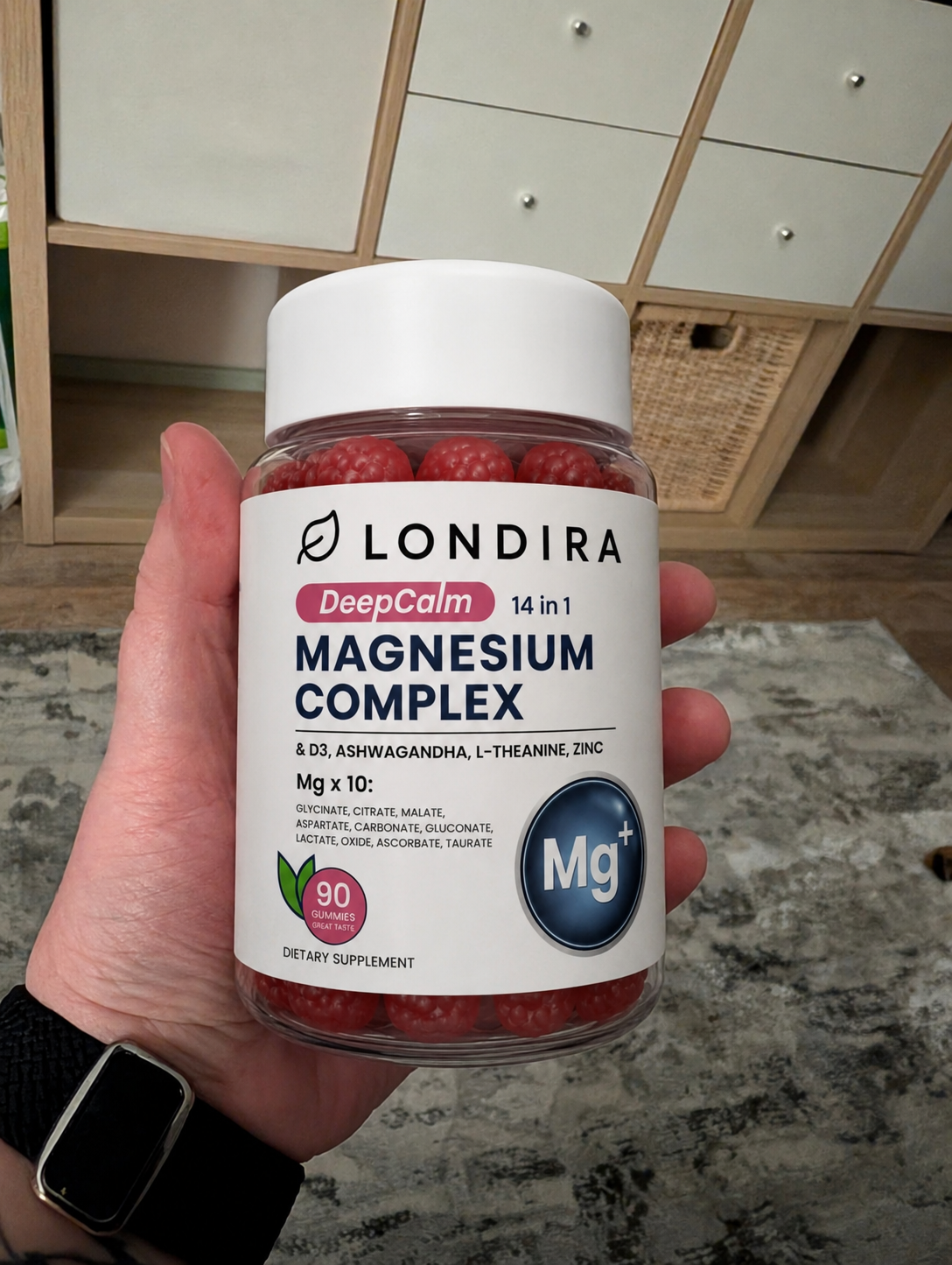 Customer holding Londira magnesium gummies
